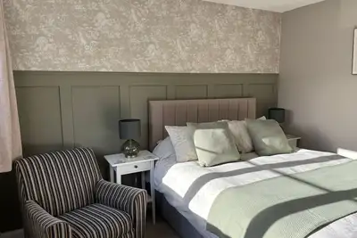 Image de Maison-Moderne-Salle de bain privée-Vue sur Jardin