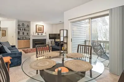 Image de Cozy 1-Br apartment with a seasonal pool!