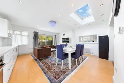 Image de *Modern spacious four bedroom house in London*