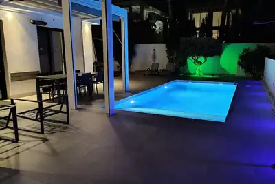Image de Villa contemporaine sur la Costa Blanca avec piscine privée