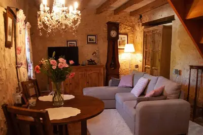 Image de Le Revendeur charming cottage with private hottub!