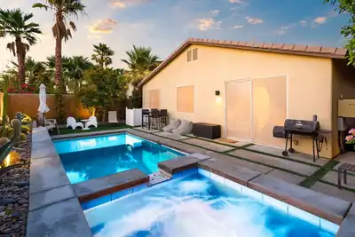 Image de Walk to the Festivals - Private Pool & Spa!