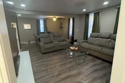 Image de 3-Bedroom Apartment in Ayer, Steps from Train, Easy Boston Access, Free Parking.