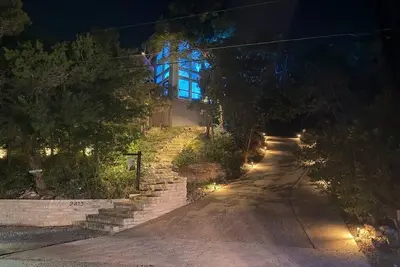 Image de Stunning Showplace with Canyon Views - Hollywood Hills Vibes in Texas!