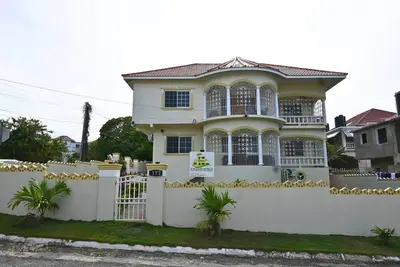 Image de Sun, Sea & Serenity 3 Br Stay at Sun Haven Retreat