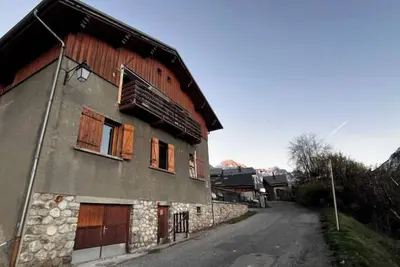 Image de Chalet école des Cîmes! \nChalet authentique, vue montagne, proche 3 Vallées