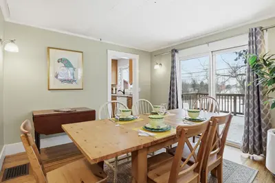 Image de Kiwi Cottage: country space, timeless city charm, backyard, deck, a/c