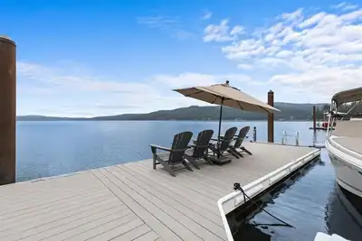 Image de Eagle's Log Cabin & Separate Charming Studio Waterfront Haven on Lake Cda
