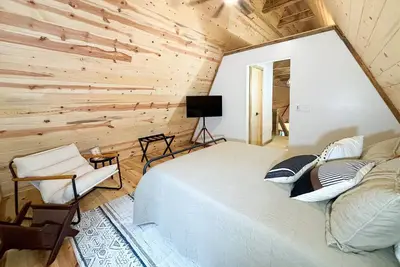 Image de New! Escape, Unplug, Reconnect at Three Arrows A-Frame Retreat in Etowah, Tn