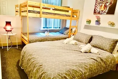 Image de Cosy 4 Bedroom Liverpool Contractor & Family Stay