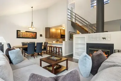 Image de East Vail Pitkin Creek Home - Corner Unit on Creek