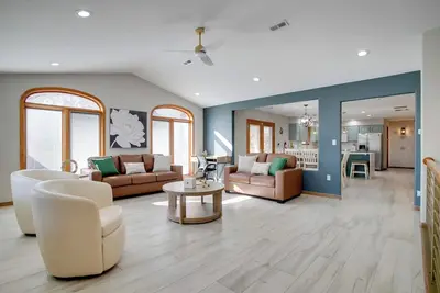 Image de Shared Hot Tub & Yard: Home Near Dtwn Brighton