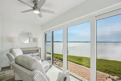 Image de Tranquil Gulf-Front 2 Bd /2 Ba Condo – Clearwater Beach, 55+ Community, 3-mo min