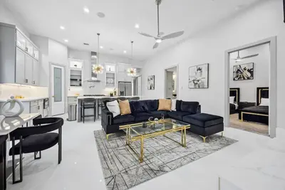 Image de Luxury One Story Gated Home- 3b 2Ba_ Downtown Htx