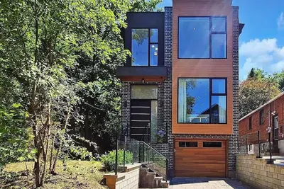 Image de Custom-Built Masterpiece Multi-Level House