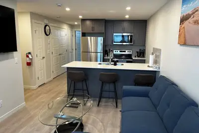 Image de The Lakefront - A brand new cozy 2-bedroom suite in Mahogany Calgary