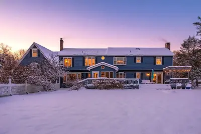 Image de Pondview Manor - Spacious Farmhouse w/ Pool