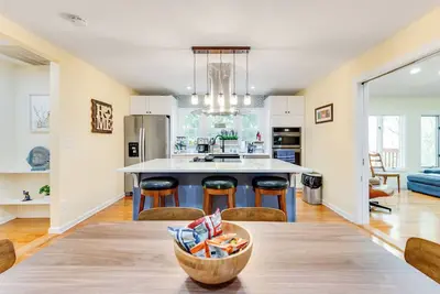 Image de *New | The Dew Drop Inn