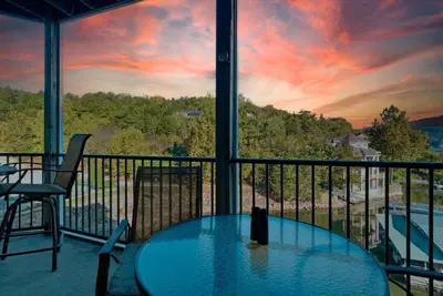 Image de Lakefront Condo w/ 3 Pools, Boat Slip & Patio Views at 13mm of the BIg Niangua