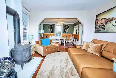 Image de Big beautiful soaking tub over 30 amenities Nothing Forgotten!