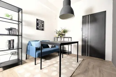 Image de 232 Minsheng West Road 4a｜ Modern 2b1b Apartment ｜Newly Renovated