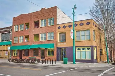Image de Spacious 5-bedroom townhome in downtown Memphis. Location, location, Location!