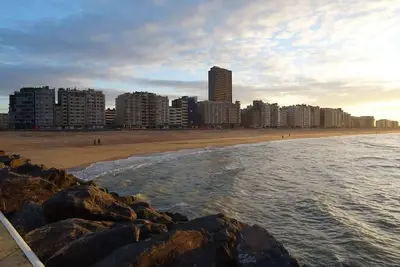 Image de Seaside Serenity: Modern Family Retreat