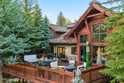 Image de 6 Bedrooms, Close to the Slopes, Private Hot Tub, Water and Mountain Views