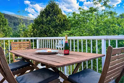 Image de Pindari Warburton – Hilltop Retreat with Views, Fireplace & Games Room