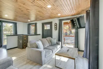 Image de 'Chène Cottage' Near Burr Oak Lake & Trailheads!