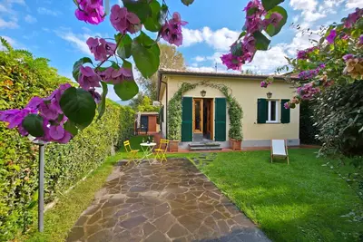 Image de Maison de vacances privée avec climatisation, Wifi, Tv, animaux admis, près de Forte Dei Marmi