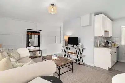 Image de Downtown location • Near the Beach • Dog Friendly