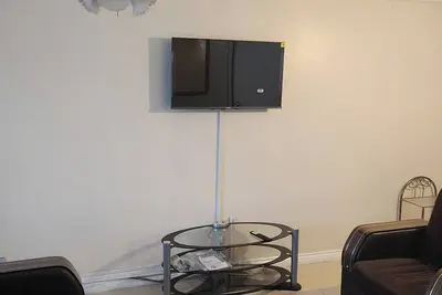 Image de Maison familiale paisible à Tilbury avec jardin et parking pour 3 voitures