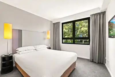 Image de Élégant appartement d'une chambre à Jubilee Park avec piscine