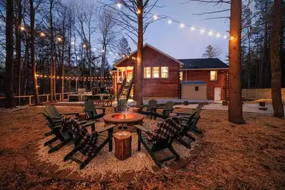 Image de Sleep 18! New+Hot Tub+Sauna+Kayaks+Pizza Oven+Ev Charger