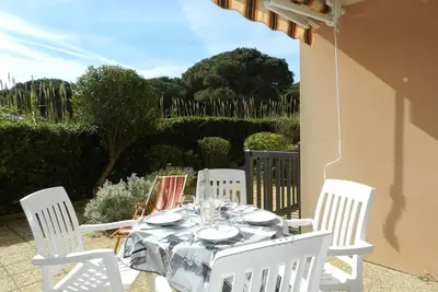 Image de Studio à Bormes-les-Mimosas avec accès plage, terrasse et parking