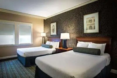 Image de Near Minute Maid Park | On-Site Dining + Pool