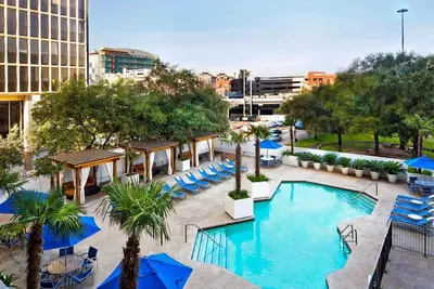 Image de Walk to Toyota Center | Free Downtown Shuttle