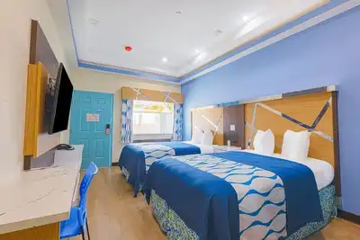 Image de 2 Queen Beds with Kitchenette Perfect for Family Escapes - 2 Serene Units