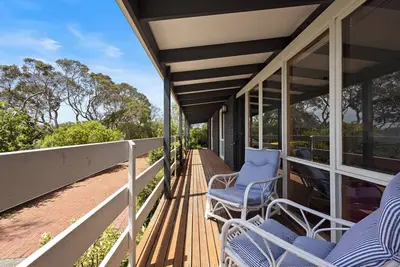 Image de Treetop Views: 3  Br, 1  Ba House in Rye, Sleeps 8