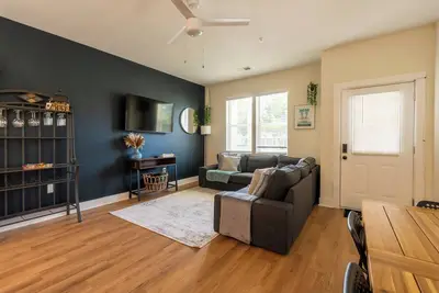 Image de Cozy Airbnb in Wilmington! Enjoy this charming space with modern amenities close to downtown beach.