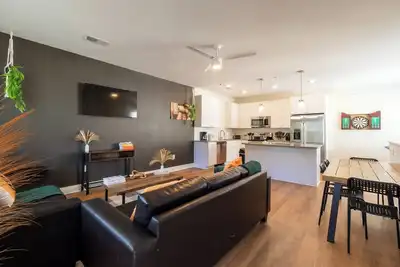 Image de Cozy Airbnb in Wilmington! Enjoy this charming space with modern amenities close to downtown beach