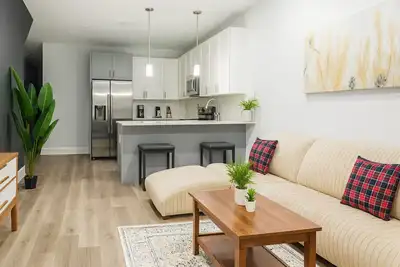 Image de Modern 4br/4ba triplex near Temple! Just 5 min to Fishtown, 15 to Center City, and steps from Germantown Ave. Spacious, stylish, and close to public transit—perfect for your Philly stay