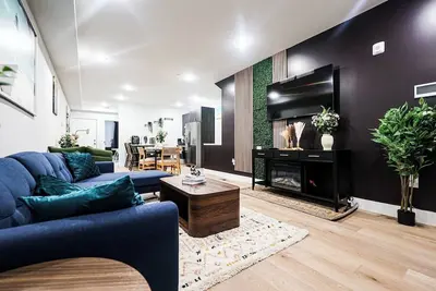 Image de Cozy 3br near Temple & Center City with central air, in-unit laundry, and vinyl/tile floors. Close to Philly Zoo, UPenn & Art Museum. Ideal for families, students, or work trips