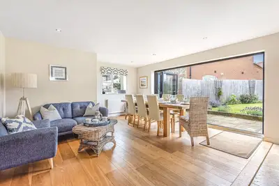 Image de Badgets - sleeps 10 guests  in 5 bedrooms