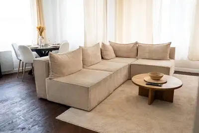 Image de The Distinguished•Netflix•Cathedral•Queen Size