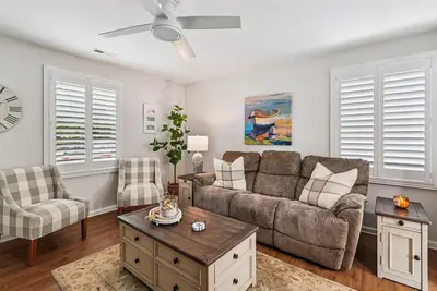 Image de Bay Ridge House- Charming 2-Bedroom Home – Large Backyard, Family-Friendly, Clos