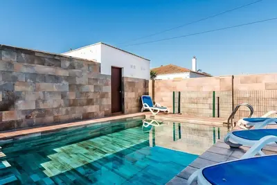 Image de Encantador Chalet con Piscina y Jardín Privado junto a las Playas de Conil