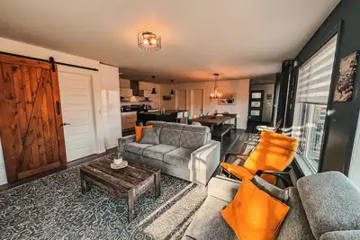 Image de Un condo chaleureux, à deux pas des pentes de ski. Parfait pour le plein air.