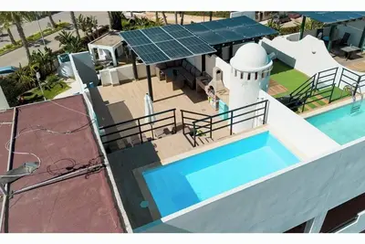 Image de Penthouse private pool, barbecue 50 meters from the beach.